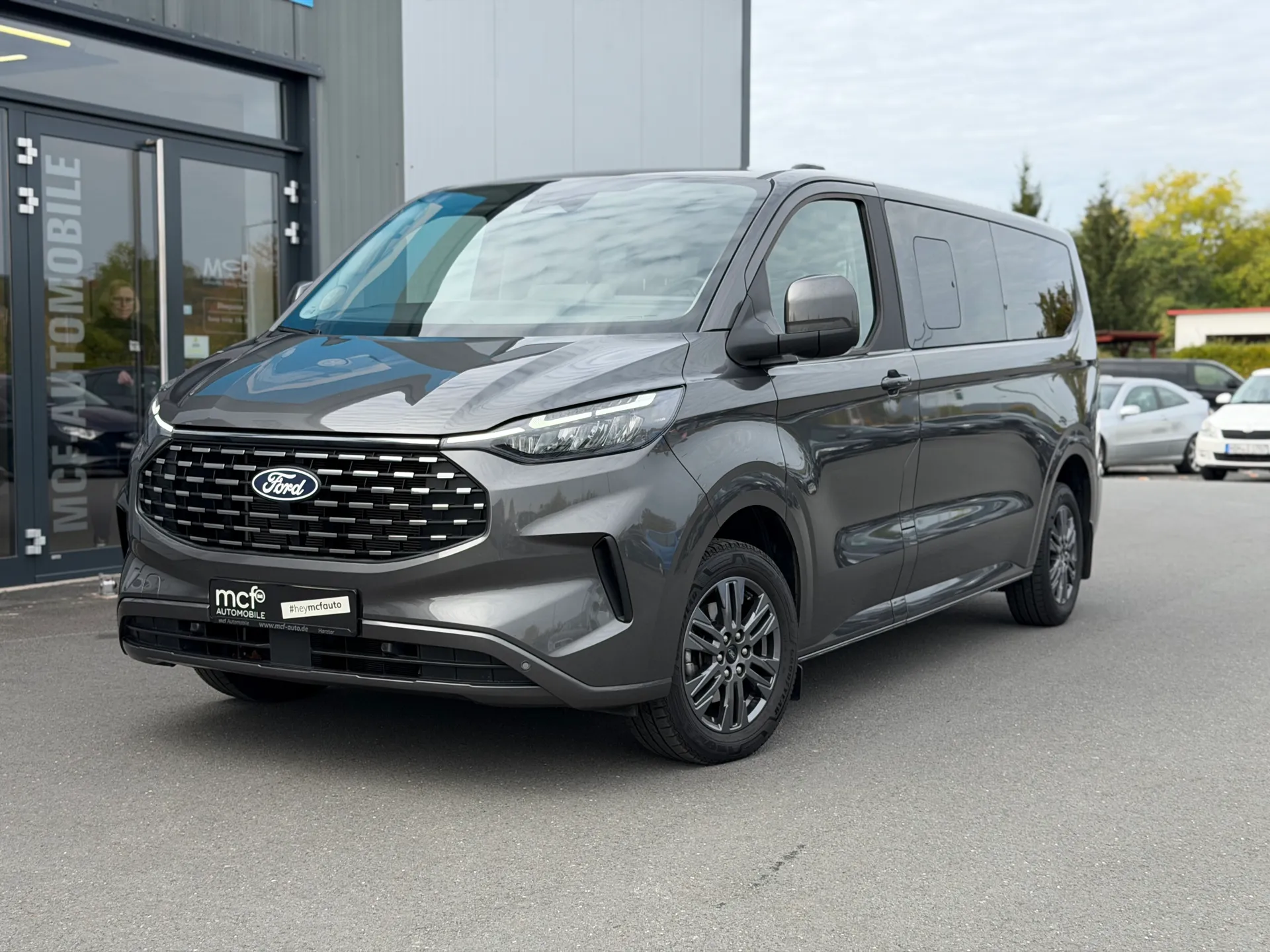 Ford Tourneo Custom 2.0 EcoBlue 320 L2 Titanium FWD – Foto