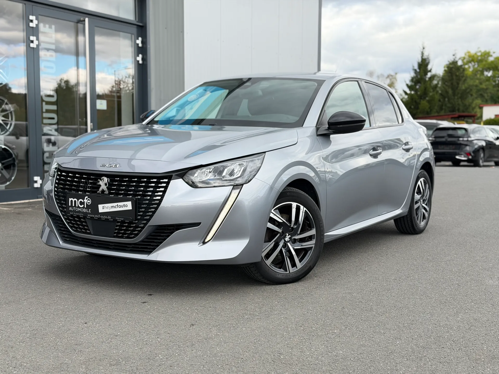 Peugeot 208 1.2 PureTech 100 Allure LED *Klima*180° – Foto